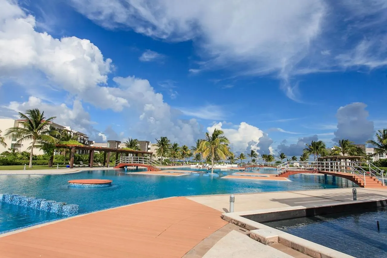 Relaxing 2 Bedroom With Jacuzzi, Terrace And Beach Club Playa del Carmen